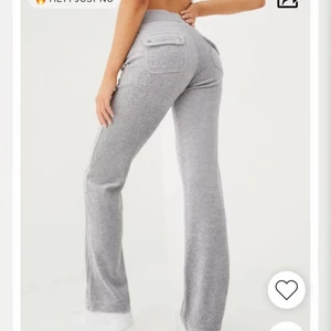 Juicy couture byxor  - Säljer mina byxor, använt 3 gånger så dom är som nya. Slut snygga men har så många mjukisbyxer 