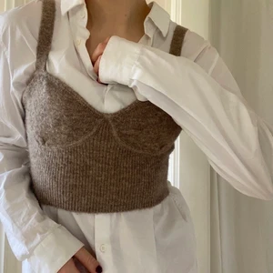 Stickad topp MANGO  - Super fin och knappt använd topp från Mango Storlek s