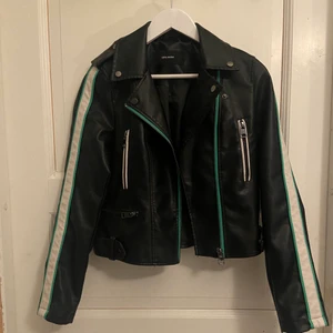 Skinnjacka  - Skinnjacka från vero Moda i storlek S. Använd ca 3 gånger.