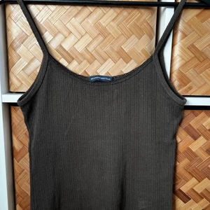 linne - Ett brunt linne från brandy meliville! Nästan aldeig använt, men har tyvärr en fläck längat ner på tröjan (sista bilden), som jag tror går att få bort på ett eller annat sätt! Frakt tillkommer på 12kr! (skickar som brev) 