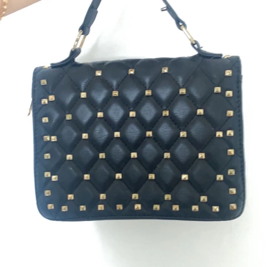 Väska med nitar - 90