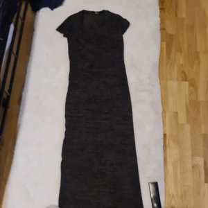 T shirt/klänning - T shirt/klänning som ny.Köparen står för frakt.