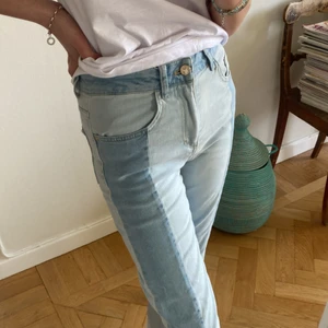 Jeans  - Så snygga jeans från French Connection. Storlek XS, men passar även mig som brukar ha S. Köpta för ca 2000kr i London. 