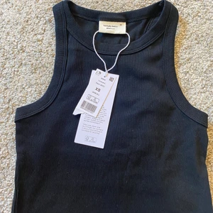 Fin tröja - Nu säljer jag min nya tröja från Gina. Beställde den för ett tag sen men har inte fått något tillfälle att använda den. Storlek xs. Köparen står för frakten☺️