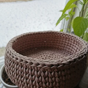 Virkad korg - Handgjord Virkad korg i lila-beige färg 🌼 