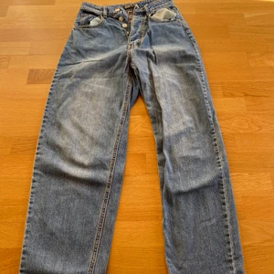 Boyfriend jeans - Storlek 32, från missguided, 230 kronor inklusive frakt