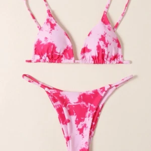 Bikini - Superfin bikini som tyvärr var för liten på mig. Oanvänd, endast testad med trosor och plastskydd. 