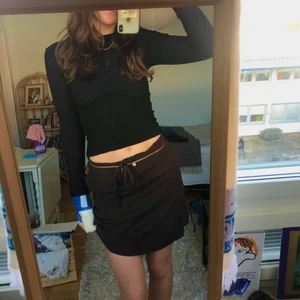 Brun tygkjol  - brun kjol i tyg med snörning i midjan 🍓 passar S/M!