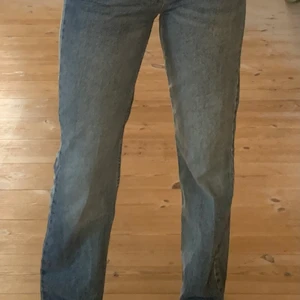 Stradivarius Jeans - Blå jeans köpta från Zalando. Stradivarius strl 38, jag är 177 :) köpare står för ev. frakt!