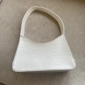 Vit baguetteväska - Vit baguetteväska från asos