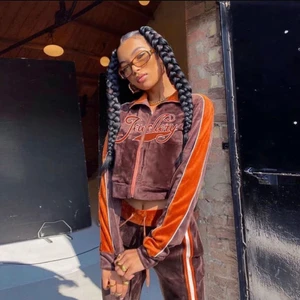  brunt sätt från jaded london - Oanvänt brunt sätt från jaded london köpt från Sverige sellout på instagram. köpte för 970kr säljer för 300+ frakt. Strlk m men passar även som s. Skicka meddelande för fler bilder 