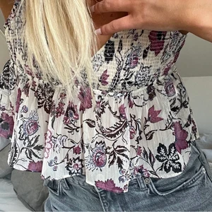 zara linne - säljer då jag inte använder den, storlek M men passar allt från xs-l eftersom man kan ändra banden