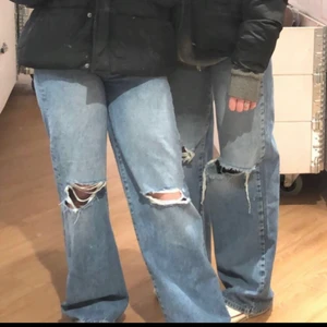 Håliga jeans - Coola jeans med hål på knäna💗 Jag är 161 och de är för långa på mig! Pris kan diskuteras vid snabbt köp. Skriv för fler bilder❤️ Frakt ingår❤️