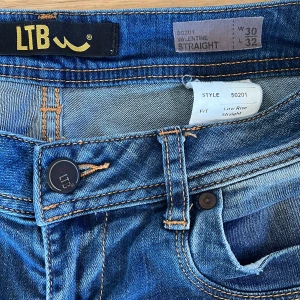 Lågmidjade jeans från ltb💓💓 - lågmidjade blå jeans från ltb✨✨ så fina och i väldigt bra skick. Säljer de då är lite stora på mig som vanligtvis har runt w25💓TRYCK INTE KÖP NU