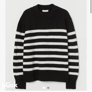 Tröja  - Lägger ut igen, Randig trendig tröja från i storlek S men den är oversized, säljer då den inte används❤️ köparen står för frakten