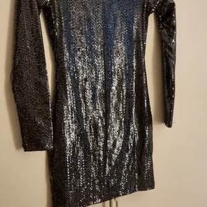 Klänning strl S - Fin festklänning. Endast provad