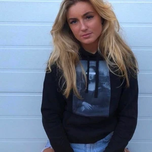 The cool elephant hoodie - Säljer den här hoodien från the cool elephant eftersom jag inte använder den längre. Första bilden är lånad från deras hemsida. Skriv privat för fler frågor. :)