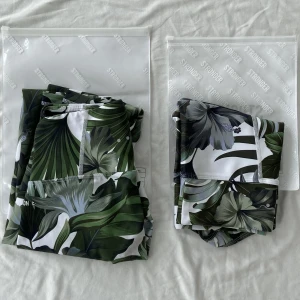 Stronger träningskläder  - Set från Stronger, nypris ca 1000 kr. Crop top storlek XS, tights storlek XS/S. Har påsarna kvar och finns inte länge att köpa. Texten med storleken i plaggen har gått bort lite men annars bra skick. Köps via Swish eller köp nu 💗