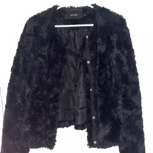 Jacka - Helt oanvänd super mysig och fin jacka 