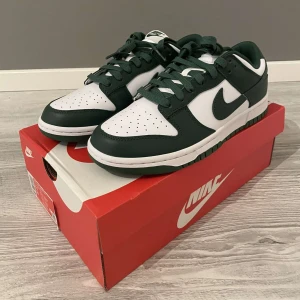 Nike Dunk Low ”Michigan State” - Helt nya🔥 Digitalt kvitto finns🤝 Allt orginal följer med!📦 Kan sänka pris vid snabb affär💫