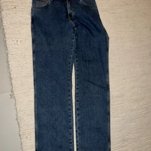 Jeans helt nya - Helt nya wrangler jeans köpta på brothers och är aldrig använda! 