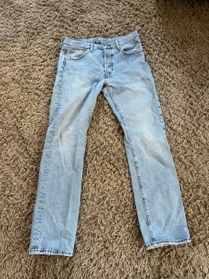 Levis jeans - Ett par levis jeans som är alldeles för små för mig. Straight fit 501