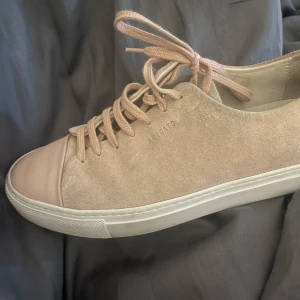 Arigato skor - Supersöta ljusrosa arigato sneakers, perfekta till våren. Säljer då de inte kommer till användning. Hör av dig vid intresse eller frågor! :)