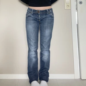 Lågmidjade jeans - Lågmidjade jeans ifrån only i storlek w29 L33 Midjemått:76 Jag har vanligtvis xs/s💕