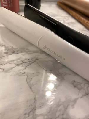 Ghd plattång  - Super bra plattång från ghd. Säljer pågrund av att jag ej plattar håret längre och känns dumt att den inte kommer till användning när den är så pass bra!