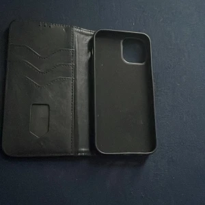 Iphone 12 (mobilskal) - Funkar bra vill bara sälja den för att jag har köpt en ny mobilskal.