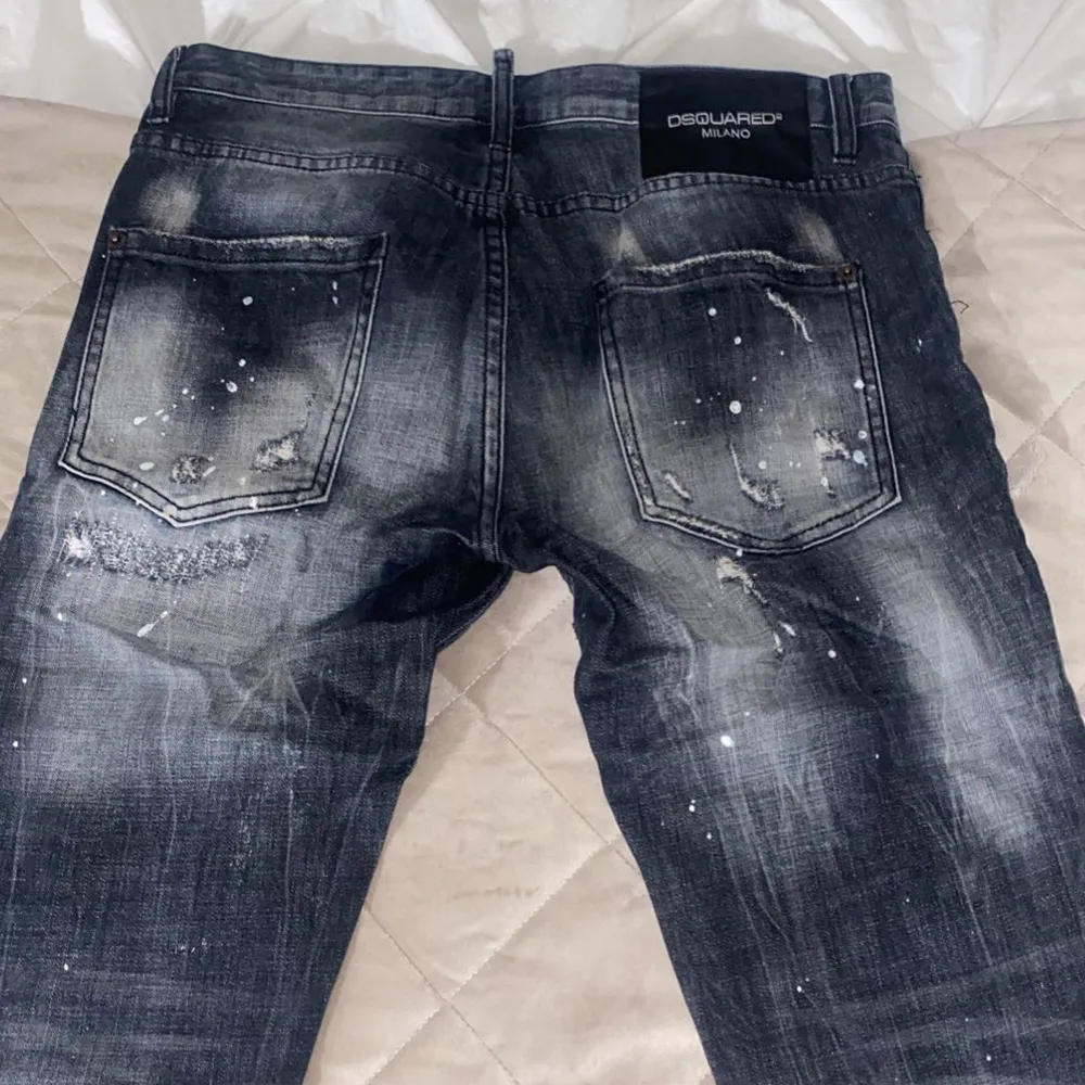 Dsquared2 Jeans, använd ett litet tag inga konstigheter. . Jeans & Byxor.