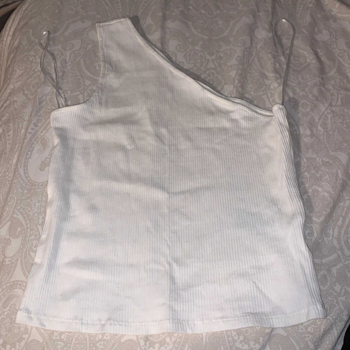 Oanvänd ”Oneshoulder” topp