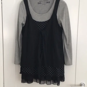 Klänning / Tunika flera lager - Klänning/Tunika flera lager grå/svart med volanger