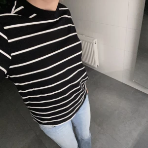 Basic Long Sleeve Top (GinaTricot) - Säljer för förlite andvåndning. Det är en jätte fin tröja med bra kvalitet från Gina Tricot. Är en likadan tröja som på min förra annons fast i annan färg. Originalpris 199kr och säljs för 110kr + frakt 💕