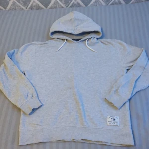 Gråa Huvtröja  - Jävligt snyggt huvtröja 