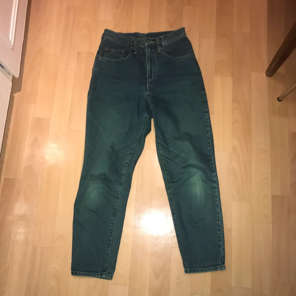 Vintage green jeans from the 80s. High waisted and in great quality. . Jeans & Byxor.