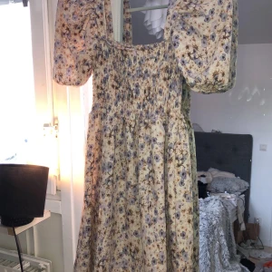 Klänning - En göllig klänning perfekt nu till sommaren 💕 pris kan diskuteras 