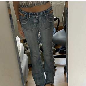 Replay jeans köpta på Plick, bilder lånade från förra ägaren. Säljer då de aldrig kom till användning💔skriv om du har frågor 