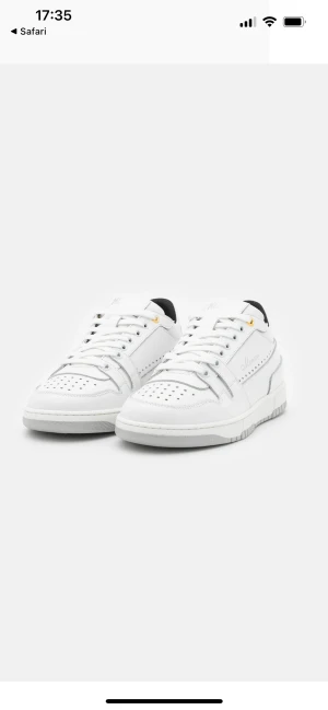 Mercer Amsterdam the Brooklyn  - Storlek 40, skulle säga att skorna passar båda könen. Helt nya, box medföljer. Nypris är 2000kr, men vill bli av med de snabbt, därför detta priset.  