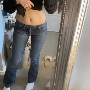 Lågmidjade jeans - Superfina low waist jeans från Levis! Köpta rätt dyrt här på plick men får intr någon användning för dem tyvärr😇 kan gå ner i pris vid snabbköp!