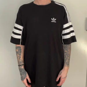 T-shirt  - Adidas Jag är 160 cm lång  Kan mötas upp eller skicka