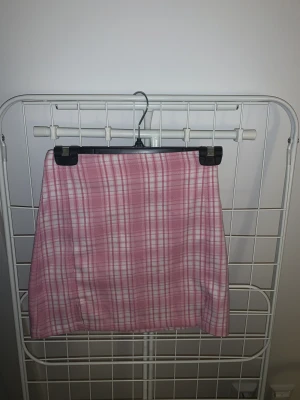 Rosa rutig kjol - Gullig kjol som nu är för liten!