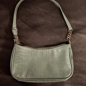 Grön/turkos everyday purse - En oanvänd, fin, fancy, färgglad axelväska!