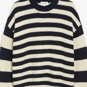 Stripes heavy knit sweater  - Superfin stickad tröja från Monki i storlek M. Använd ett fåtal gånger så nästan som ny! Nypris är 300kr så jag säljer för 150kr