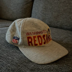 NFL-keps Washington Redskins - Vintage NFL-keps. Mötas upp i Nyköping eller skickas mot fraktkostnad.