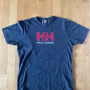 Helly Hansen t-shirt i perfekt skick. 