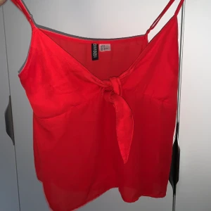 Topp - Gammal topp från hm, aldrig använd. I priset ingår frakt🤩