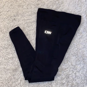Träningstights - icaniwill - Säljer mina tränings tights från icaniwill i storlek S. Jättesköna träningstights som sitter perfekt! Tveka inte att höra av dig ifall du har några frågor💗