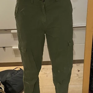 Lager 157 cargo byxor storlek: s - I love these pants because they are cargo pants. They are chunky and would best fit with boxers. 🤞 enjoy 