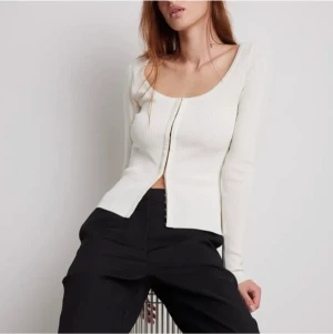 Nakd - SÖKER denna i vit eller grönt i storlek xs. Skriv till mig om ni vill sälja eran!🙏🏼